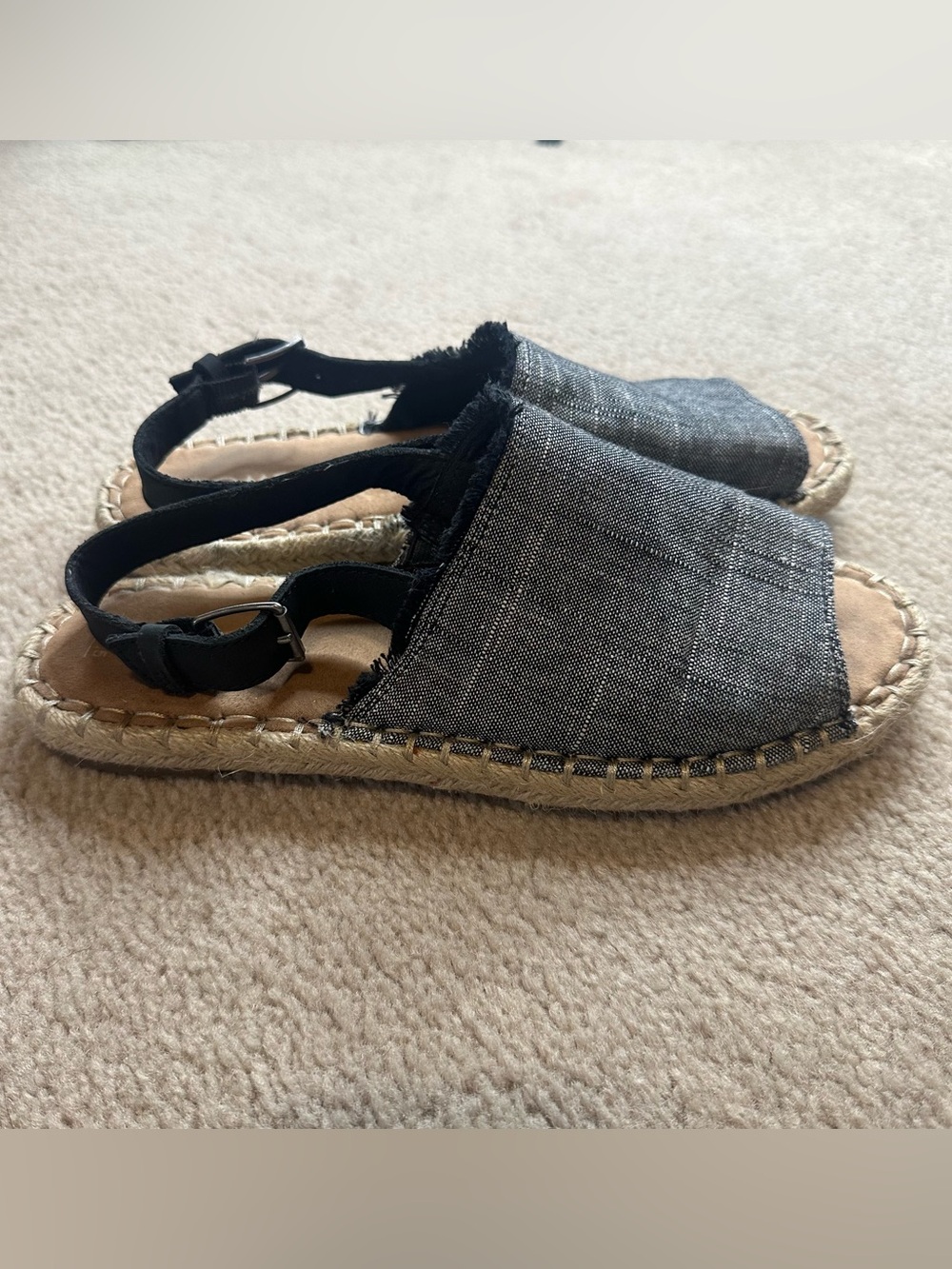 TOMS Clara Denim Chambray Espadrille
Sandals Women’s 7.5 - Picture 7 of 10